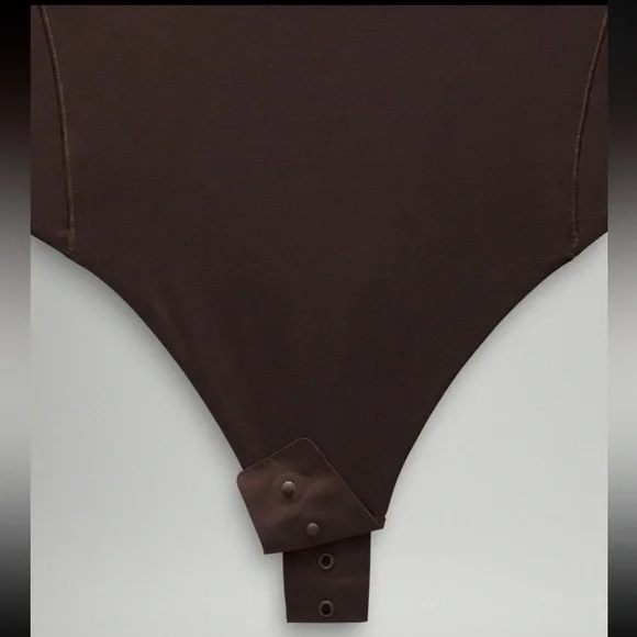 LULULEMON NULU MOCK-SLEEVELESS BODYSUIT NWT SIZE MEDIUM BROWN COLOR - Picture 3 of 5